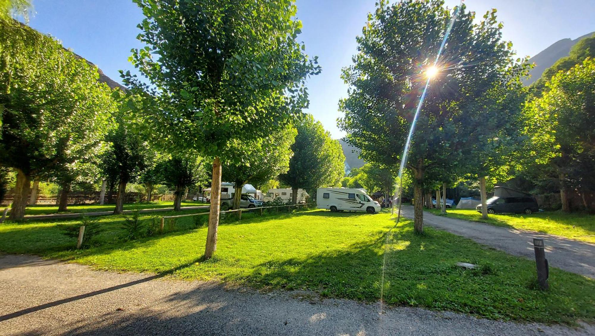 Camping Llavorsi Luaran gambar